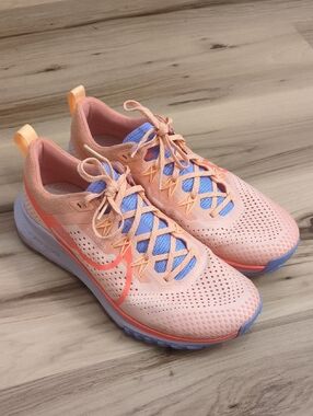 Nearly New Nike Women's React Pegasus Trail 4 in Orange & Purple Woman's Sz 11